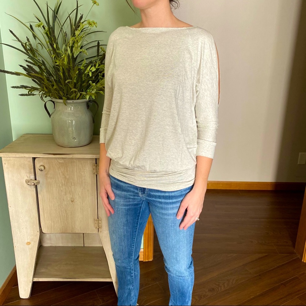 The Limited Slit-Arm 3/4 Sleeve Top